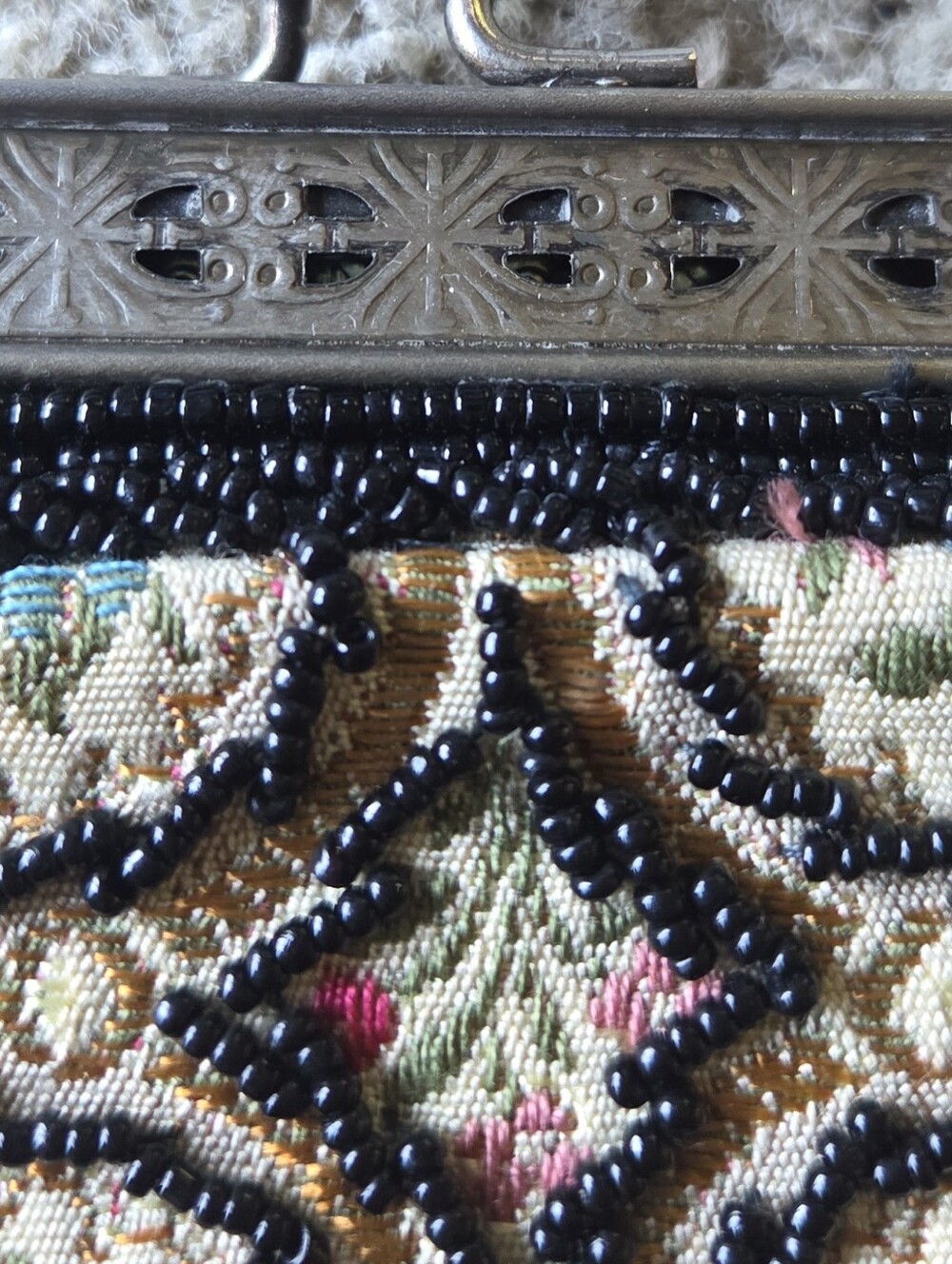 Vintage Beaded Tapestry Evening Bag Floral Kiss Lock Silver Chain Purse - Picture 4 of 10